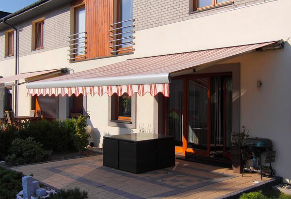 Terrassenmarkise orange/weiß gestreift